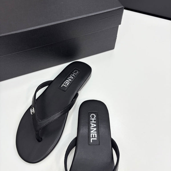 CC Crystal Logo Thong Sandal Black Sheepskin 352475