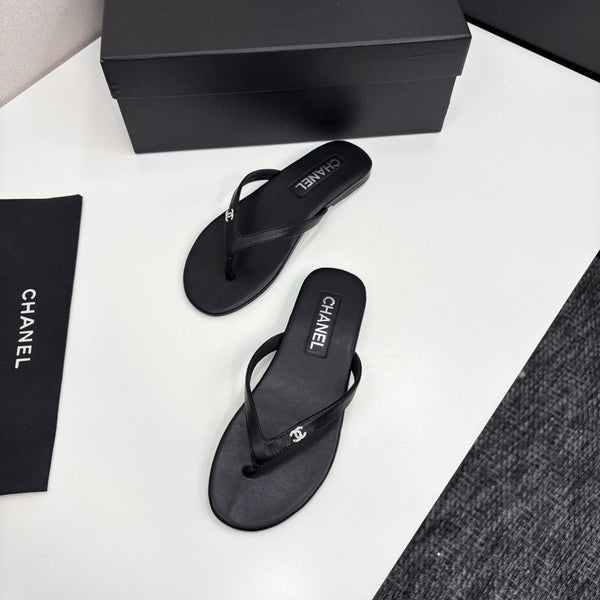 CC Crystal Logo Thong Sandal Black Sheepskin 352475