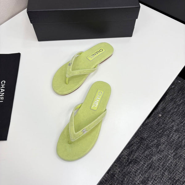 CC Crystal Logo Thong Sandal Lime Velvet 352480