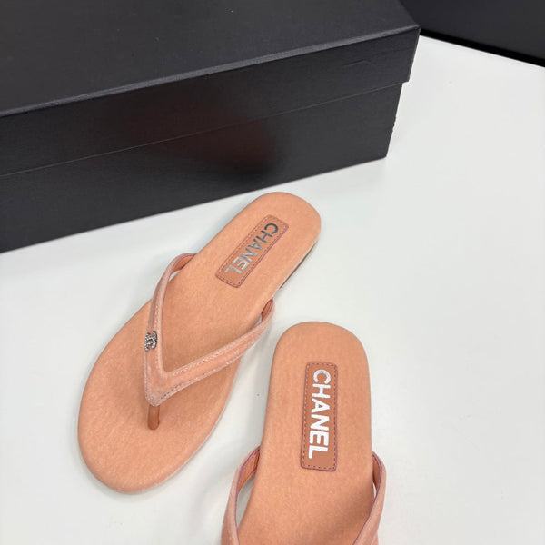 CC Crystal Logo Thong Sandal Salmon Velvet 352481