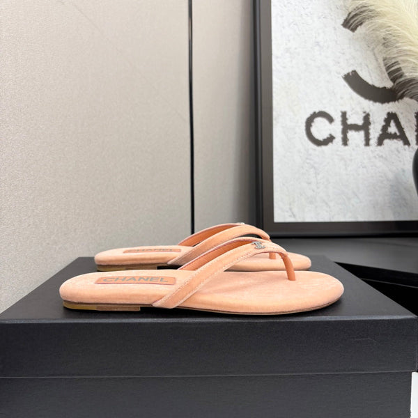 CC Crystal Logo Thong Sandal Salmon Velvet 352481