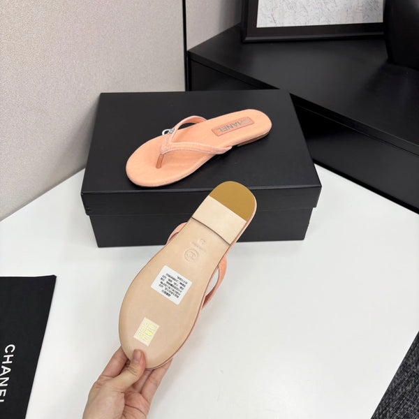 CC Crystal Logo Thong Sandal Salmon Velvet 352481