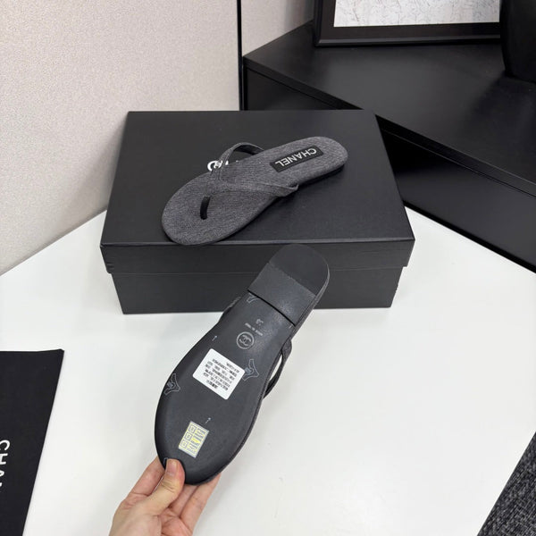 CC Crystal Logo Thong Sandal Grey Fabric And Sheepskin 352482