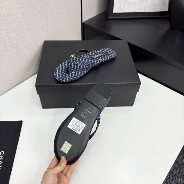 CC Crystal Logo Thong Sandal Navy Blue Fabric And Sheepskin 352483