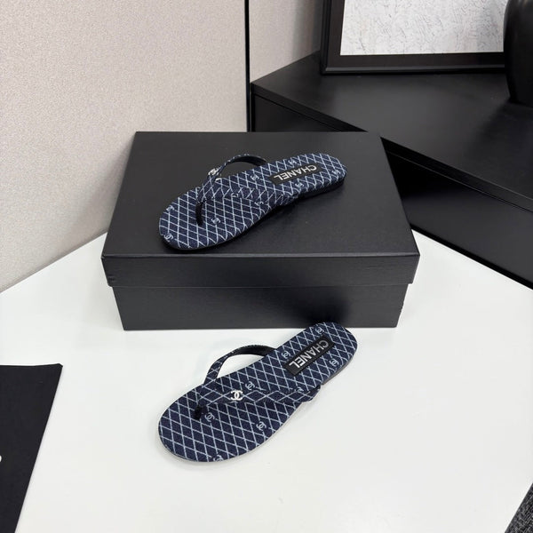 CC Crystal Logo Thong Sandal Navy Blue Fabric And Sheepskin 352483