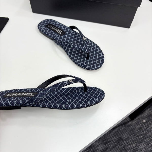 CC Crystal Logo Thong Sandal Navy Blue Fabric And Sheepskin 352483