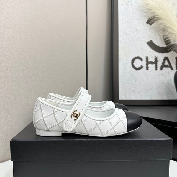 CC25 Mary Janes White Black Cowhide 352504