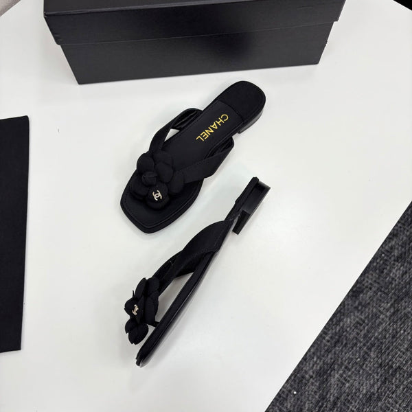 CC 25 Camellia Thong Sandals Black Sheepskin And Fabric 368838