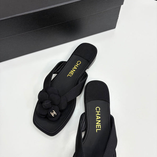 CC 25 Camellia Thong Sandals Black Sheepskin And Fabric 368838