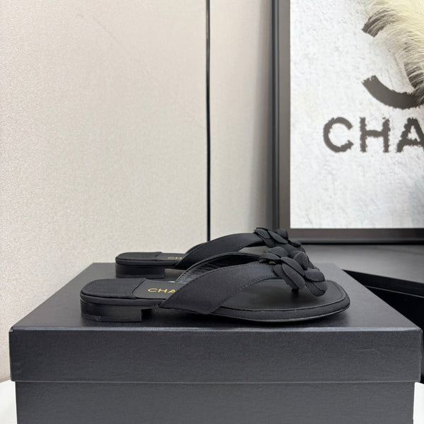 CC 25 Camellia Thong Sandals Black Sheepskin And Fabric 368838