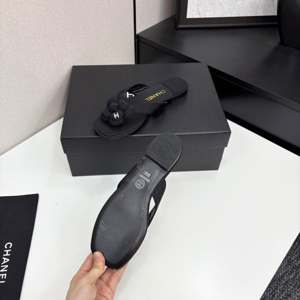 CC 25 Camellia Thong Sandals Black Sheepskin And Fabric 368838