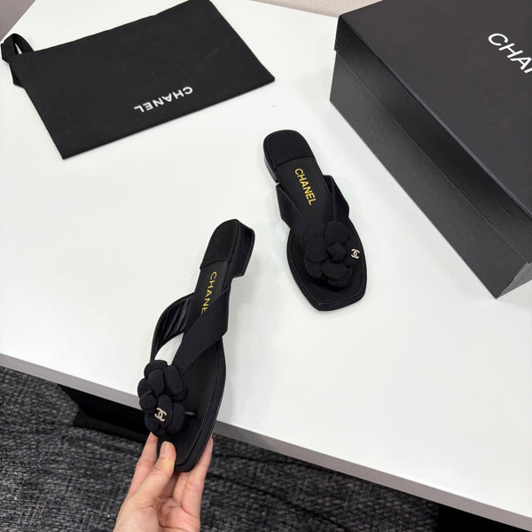 CC 25 Camellia Thong Sandals Black Sheepskin And Fabric 368838