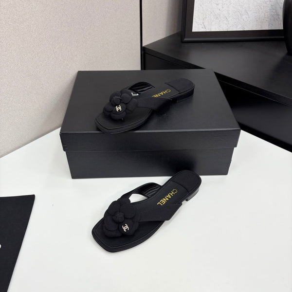 CC 25 Camellia Thong Sandals Black Sheepskin And Fabric 368838