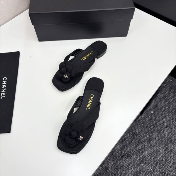 CC 25 Camellia Thong Sandals Black Sheepskin And Fabric 368838