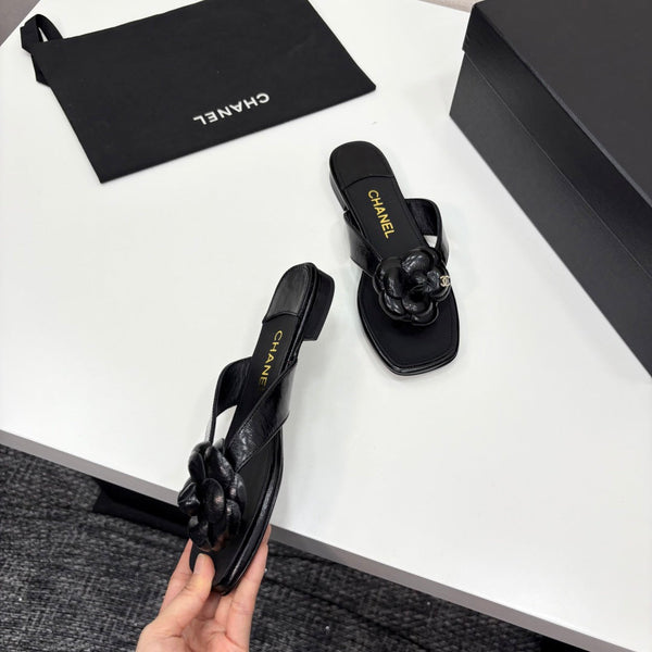 CC 25 Camellia Thong Sandals Black Sheepskin 368839