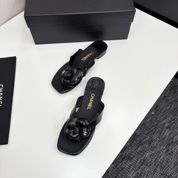 CC 25 Camellia Thong Sandals Black Sheepskin 368839