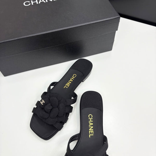 CC 25 Camellia Open Flat Mule Black Sheepskin And Fabric 368850