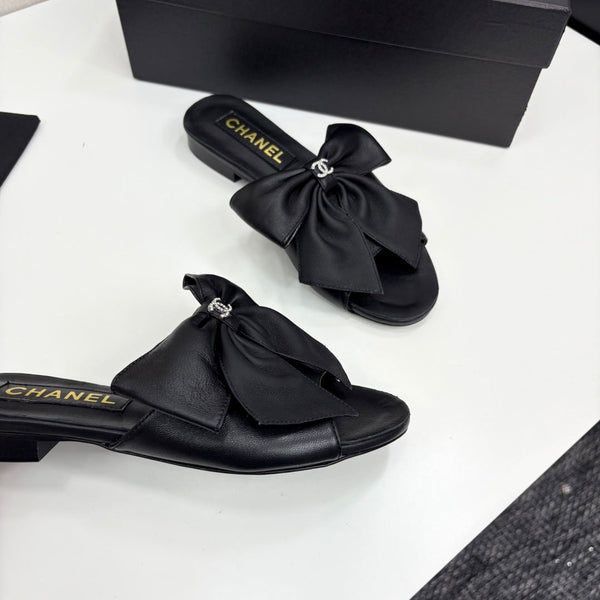 CC 25 Big Bow Mule Black Sheepskin 368863