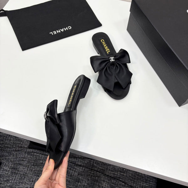 CC 25 Big Bow Mule Black Sheepskin 368863