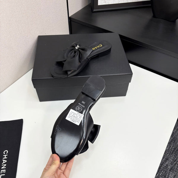 CC 25 Big Bow Mule Black Sheepskin 368863