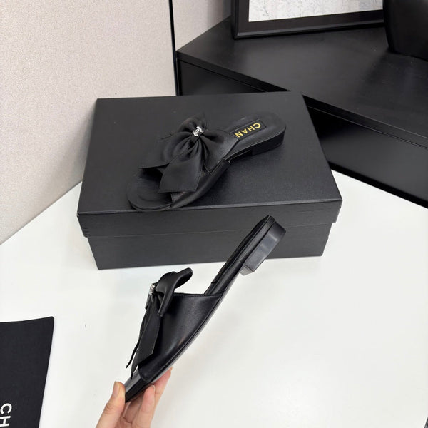 CC 25 Big Bow Mule Black Sheepskin 368863