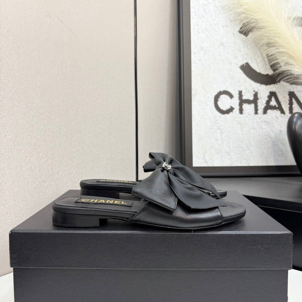 CC 25 Big Bow Mule Black Sheepskin 368863