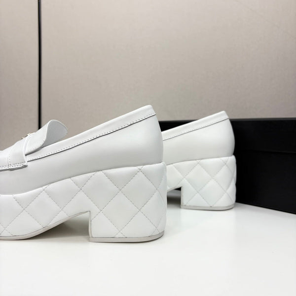 CC 25 Thick-Heeled Loafer 55mm White Quilted Lambskin 368825