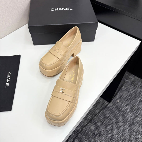 CC 25 Thick-Heeled Loafer 55mm Beige Quilted Lambskin 368827