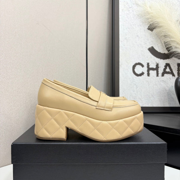 CC 25 Thick-Heeled Loafer 55mm Beige Quilted Lambskin 368827