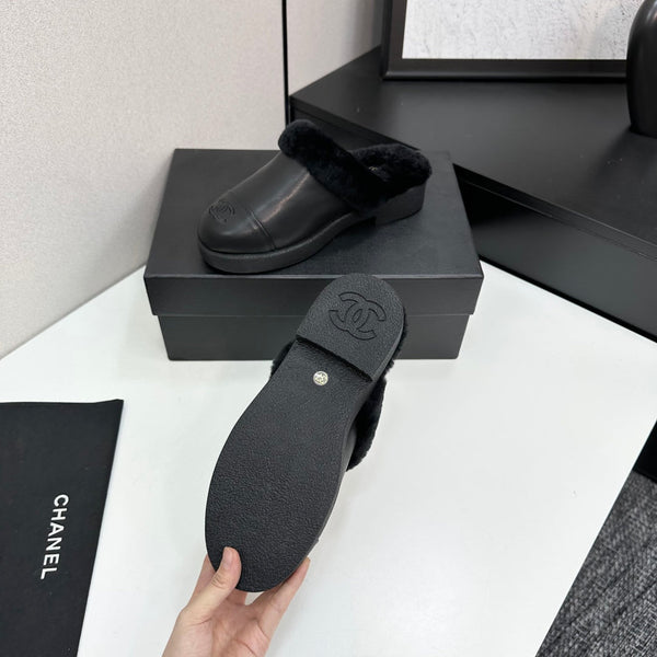 CC furry mule black cowhide and wool 532573