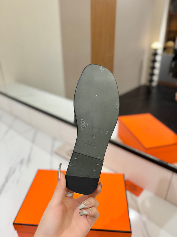 HM Oran Sandal Black Perforate Cowhide 294873