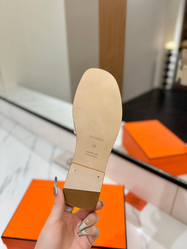 HM Oran Sandal Red Perforate Cowhide 294879