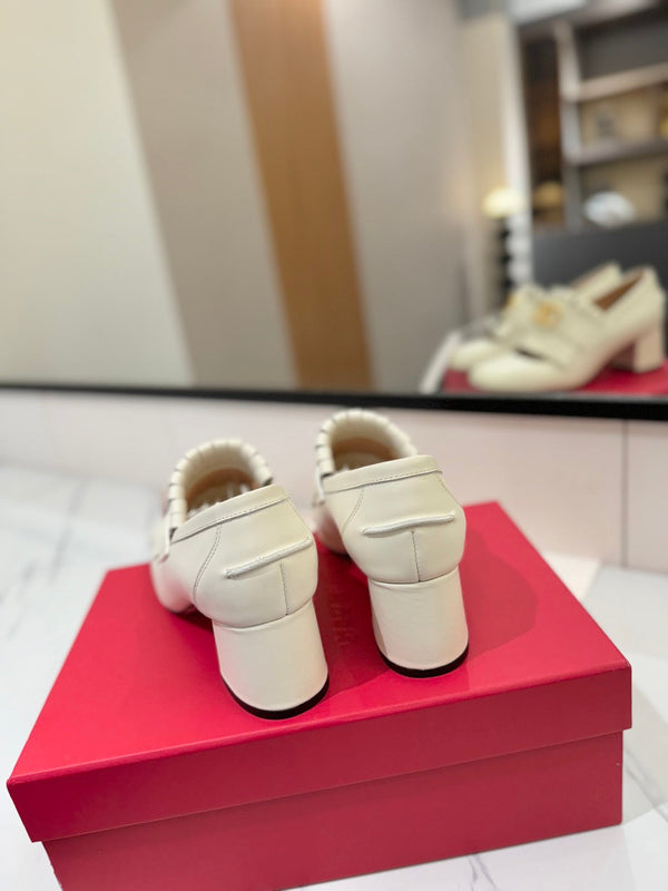 VT 2025 Signature Heeled Loafer Ivory Calf Leather 295068