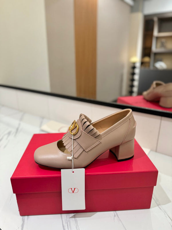 VT 2025 Signature Heeled Loafer Pure Beige Calf Leather 295070