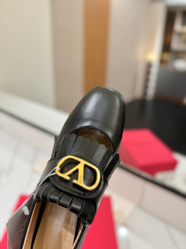 VT 2025 Signature Loafer Black Calf Leather 295075