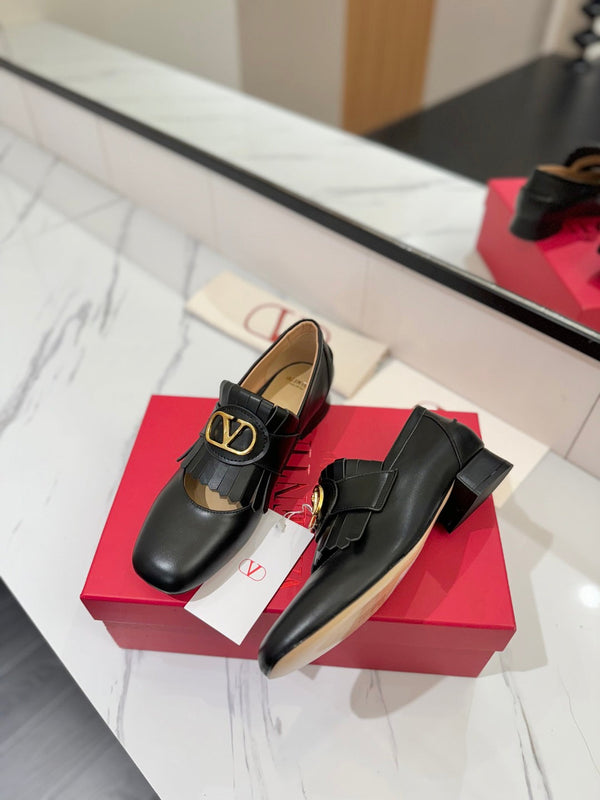 VT 2025 Signature Loafer Black Calf Leather 295075