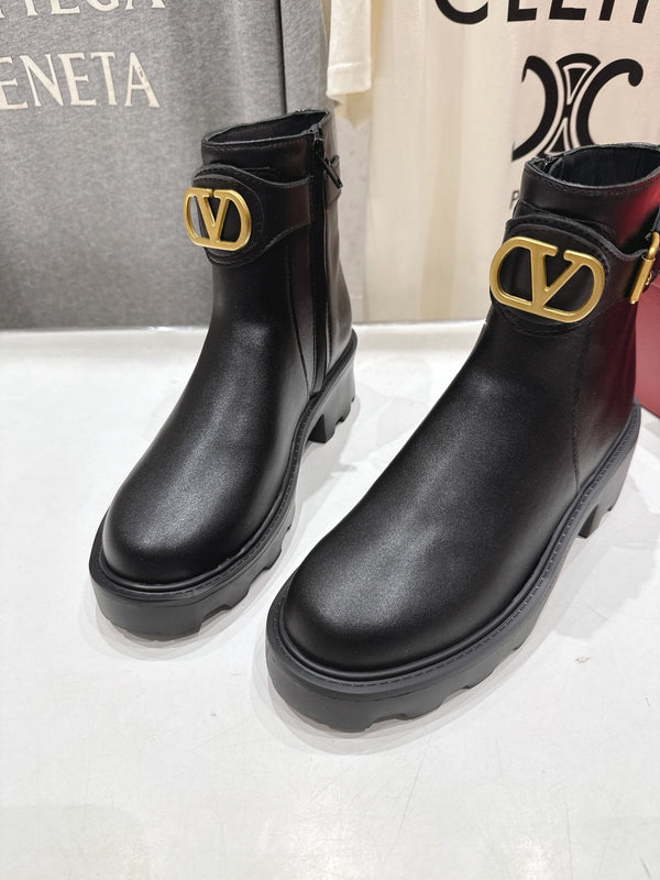 VT short boots black calfskin 174437