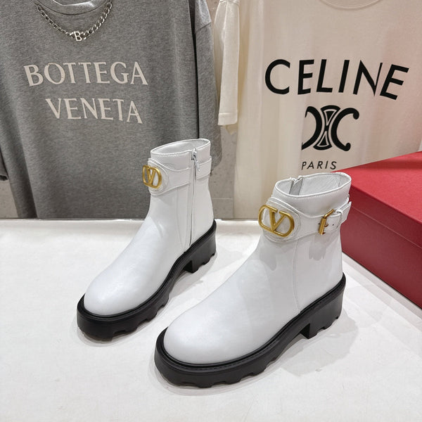 VT short boots white calfskin 174439