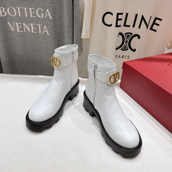 VT short boots white calfskin 174439
