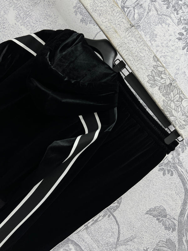 CD 25 Abito con nastro a contrasto Velluto nero