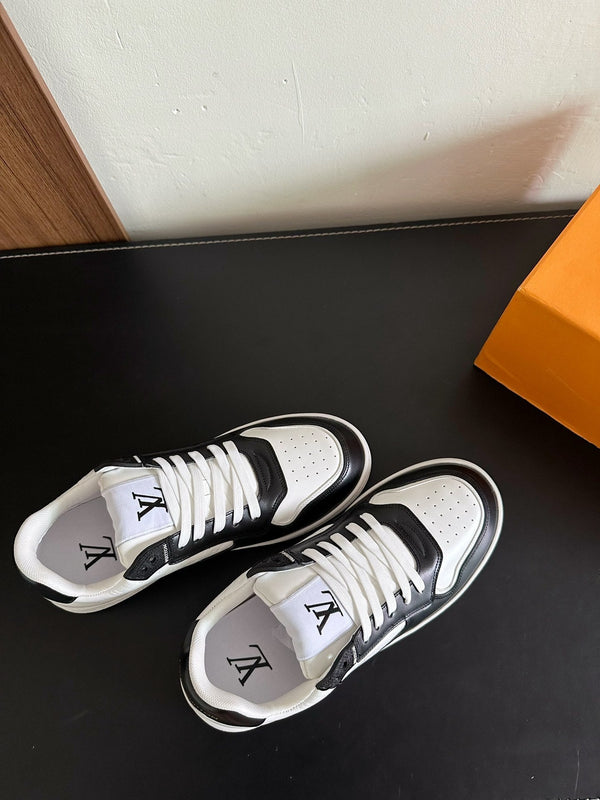 Sneaker LV Stadium in pelle di mucca monogrammata bianca e nera