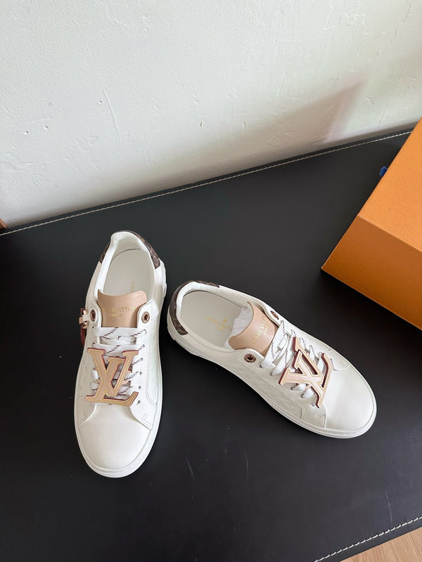 Sneakers LV Time Out in pelle di vitello monogrammata beige mix bianco