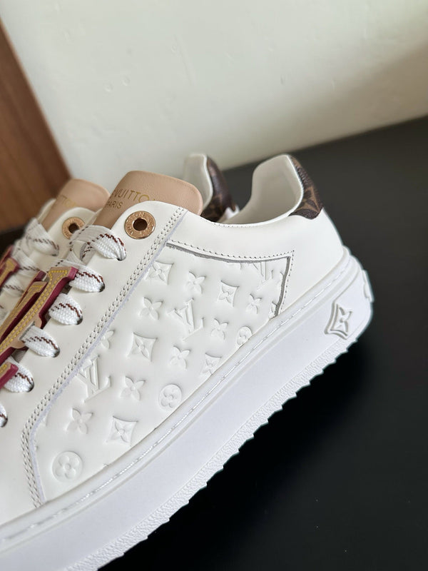 Sneakers LV Time Out in pelle di vitello monogrammata beige mix bianco
