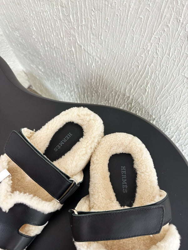 HM Chypre Sandal In Black White Lambskin And Fleece Lining  961138