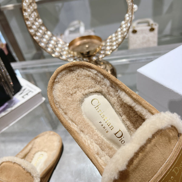 CD Boy Mule In Light Brown Suede With Fleece Lining 996446