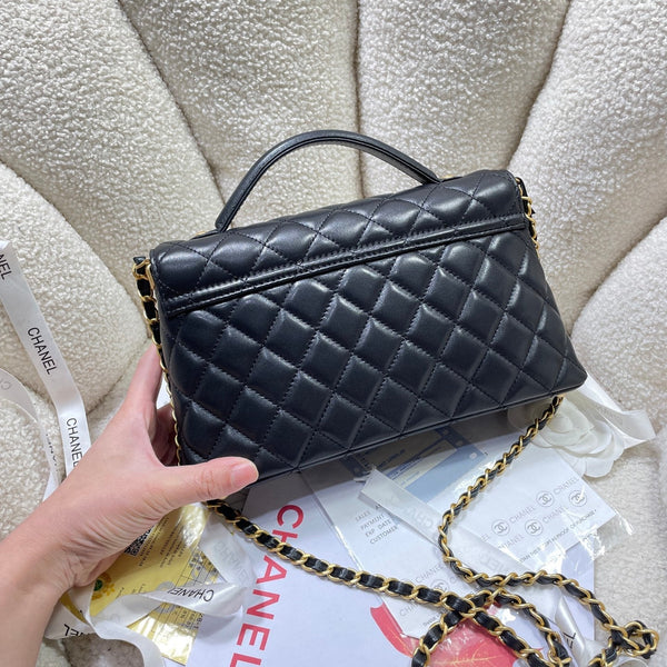 Borsa a tracolla media CC 25P con manico superiore da 25 cm, pelle di vitello nera, finiture dorate