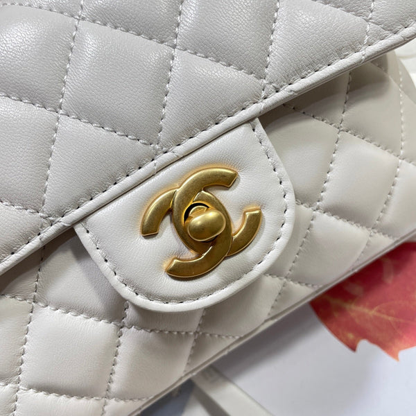 Borsa a tracolla CC 25P Mini con manico superiore da 20 cm, pelle di vitello color crema, finiture dorate