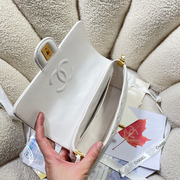 Borsa a tracolla media CC 25P con manico superiore da 25 cm, pelle di vitello color crema, finiture dorate