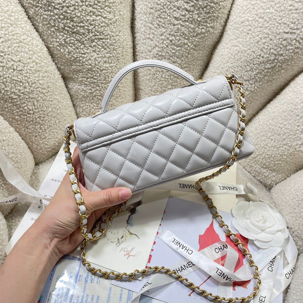 Borsa a tracolla CC 25P Mini con manico superiore da 22 cm, pelle di vitello grigia, finiture dorate