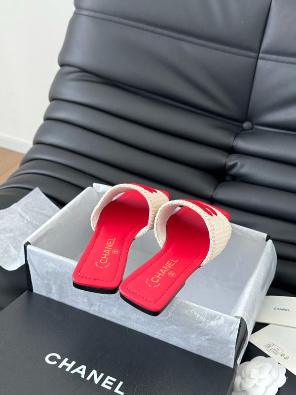 WOVEN SLIDE IN RAFFIA AND RUBY RED LAMBSKIN